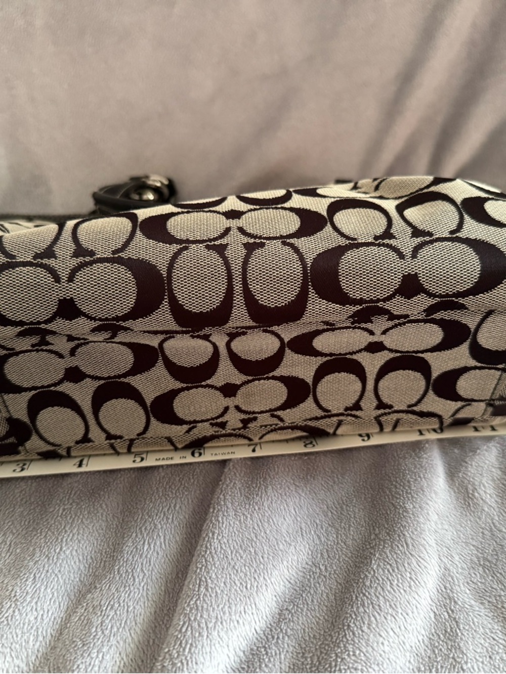 Coach 2011 Black Gallery Legacy Signature Canvas Zip Top Tote - Picture 10 of 12